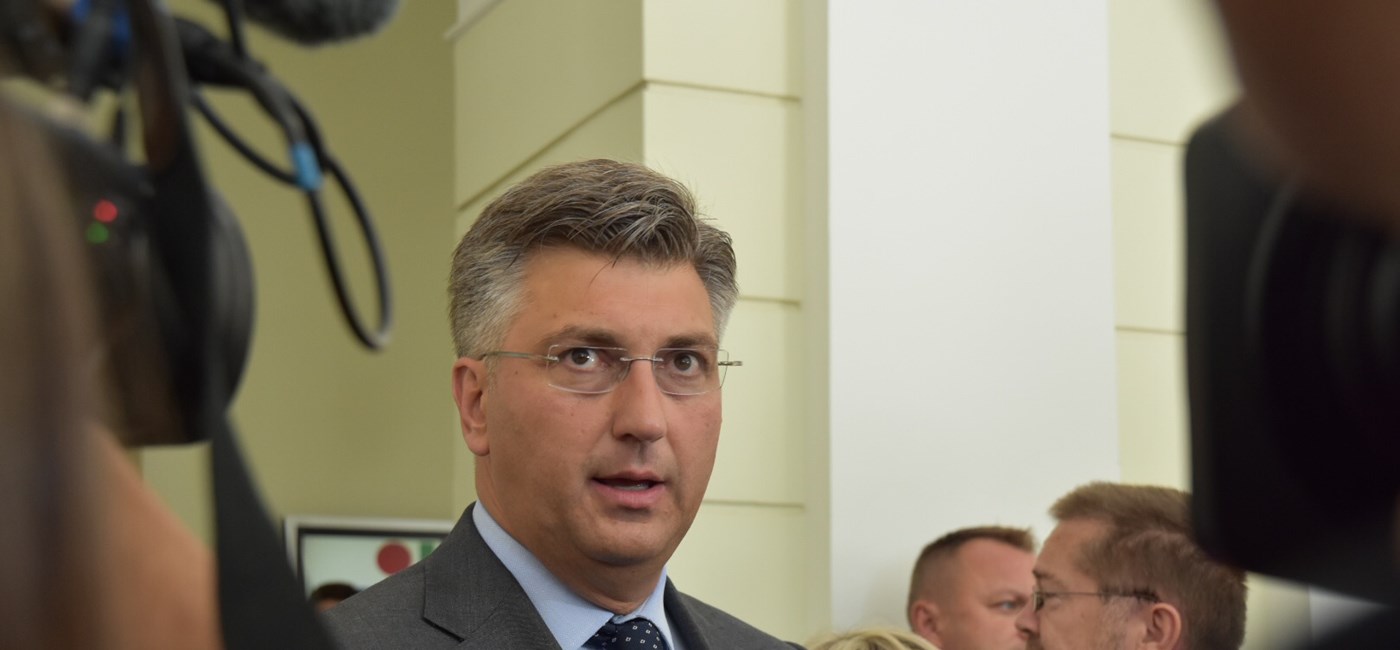 Plenković: Kontinuirano komuniciramo s onima koji rade na suzbijanju i gašenju požara. Vlada je angažirana sto posto
